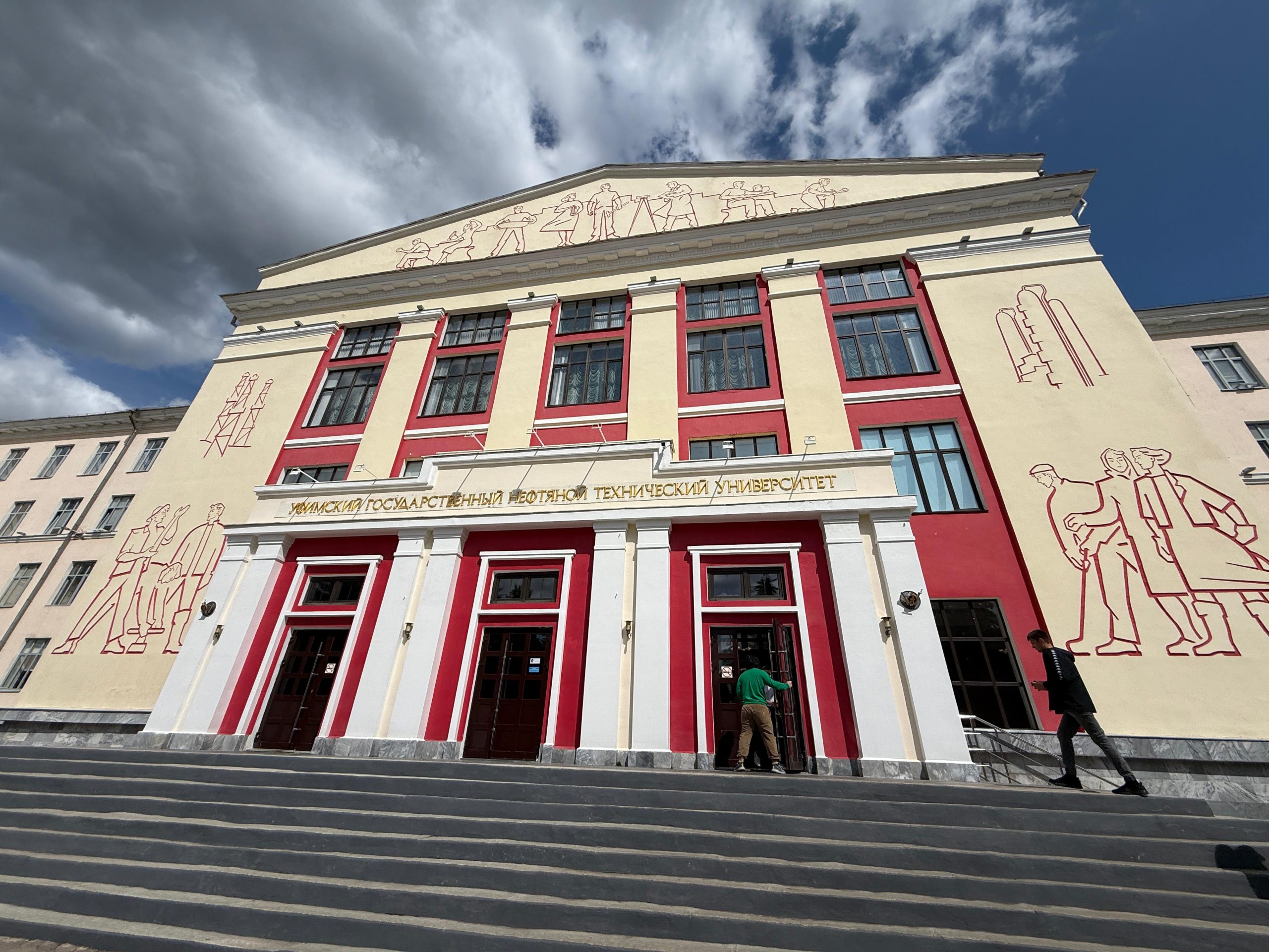 Инвестируя в будущее: наш коллега председательствует на госэкзаменах в УГНТУ